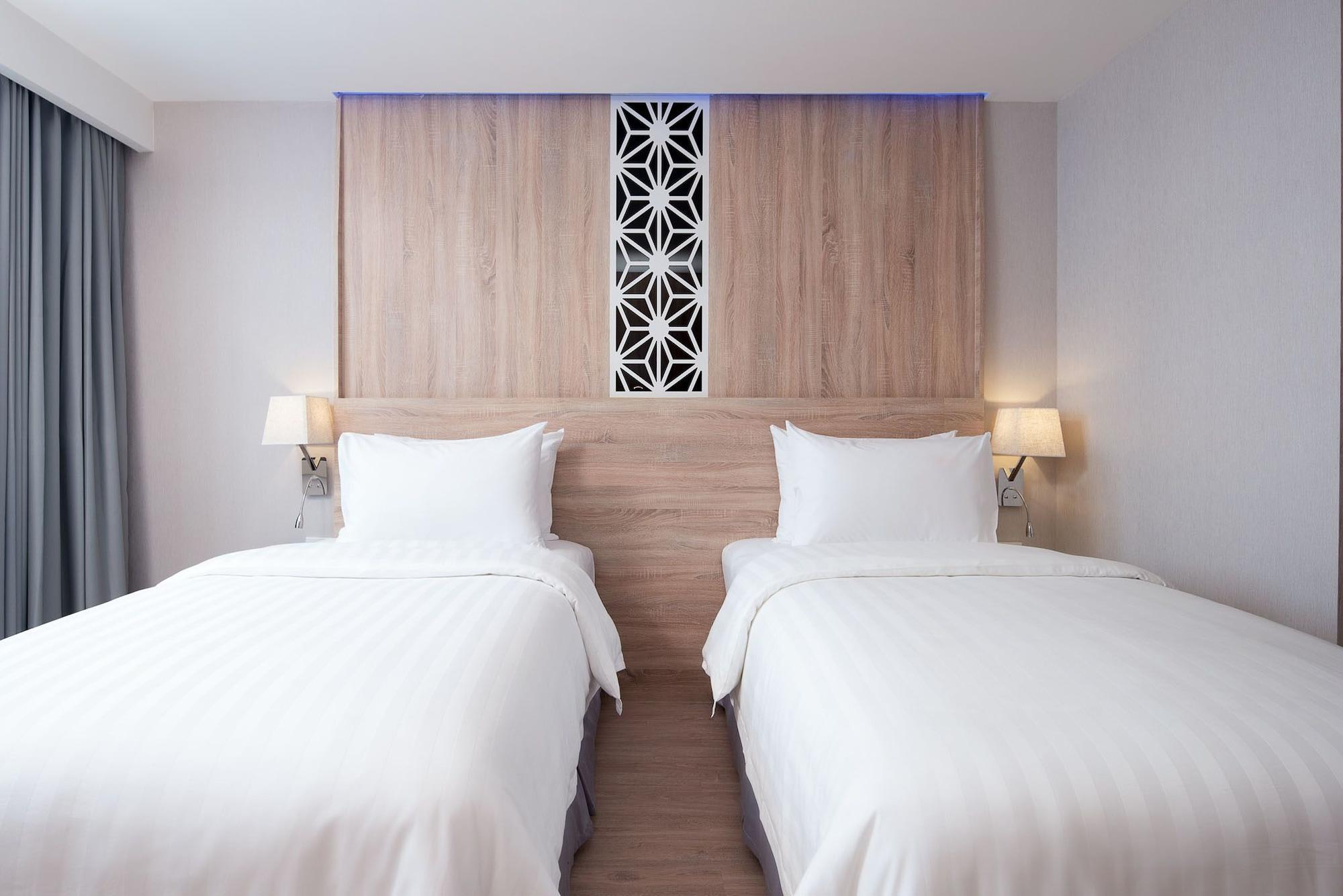 Rodina Beach Hotel Jomtien Beach Exterior foto